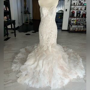 Allure Bridals 9254 - Ivory Lace Wedding Gown